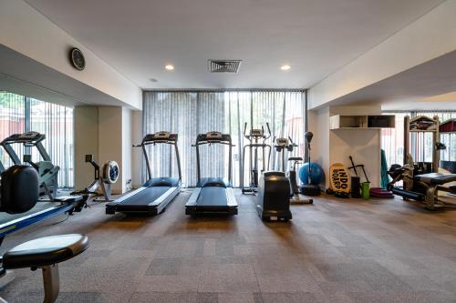 Luxury Apartments with Rooftop Pool & Gym - Avalon