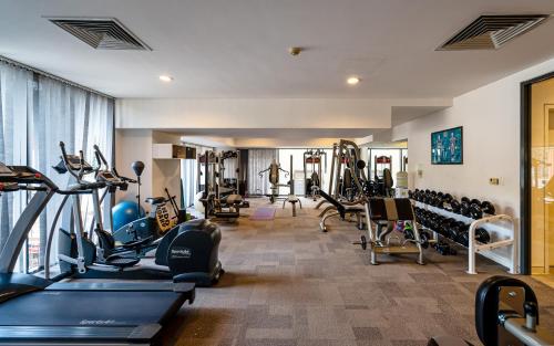 Luxury Apartments with Rooftop Pool & Gym - Avalon