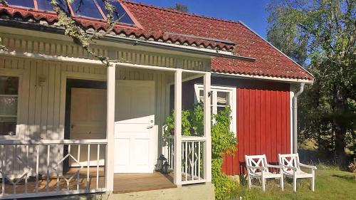 Idyllisches Schwedenholzhaus für zwei Familien in malerischer Umgebung