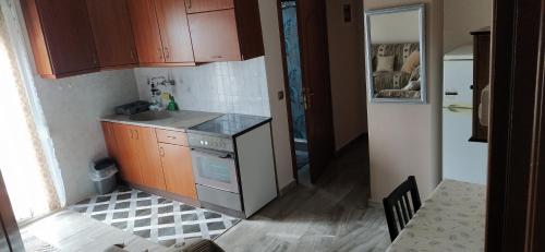 George's apartment Serres