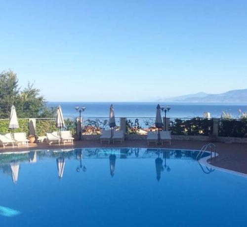  Magnifico appartamento con vista panoramica sul mare, terrazza sul tetto e ampio balcone , Magnificent full equipped seaview flat with privat parking solarium and terrace in Pizzo