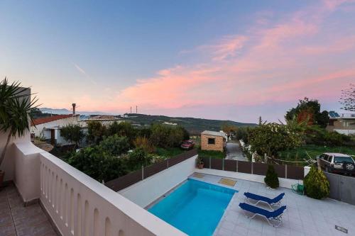 Lefteris Holiday Home