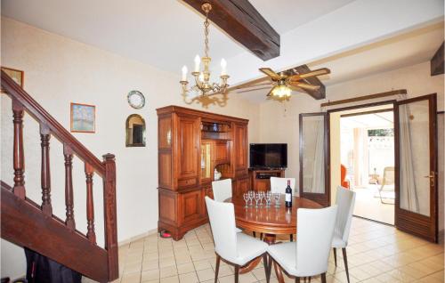 Amazing home in Cabestany with WiFi and 3 Bedrooms