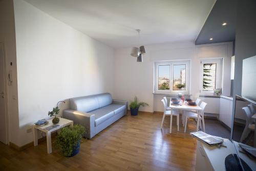 One-Bedroom Apartment image 2
