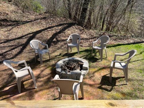 Serenity Views Comfort - Close to City & Parkway! in Marion (NC)