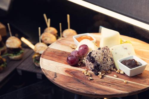 Kings Court - image 6