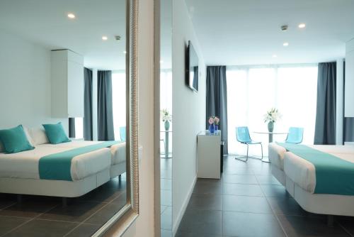 Hotel 54 Barceloneta - image 2