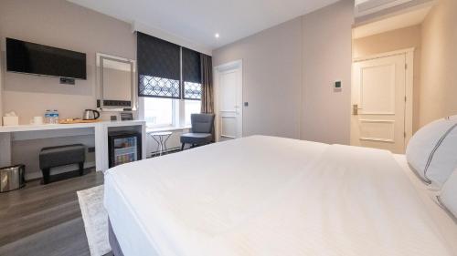 Deluxe Room with Garden View image 2
