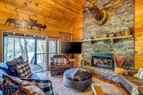 Deer River Lodge in Ellijay, USA