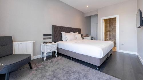 Deluxe Room with Sea View image 9