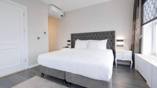 Deluxe Room with Sea View image 6