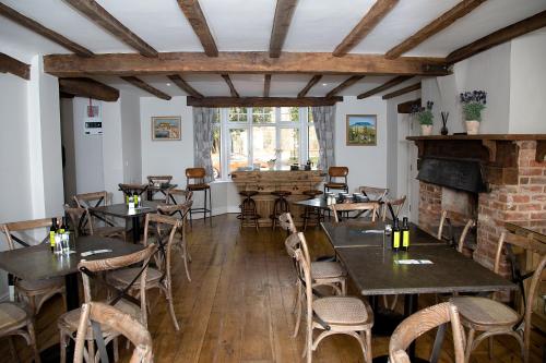Restaurant, The Maple Manor Hotel in Gatwick Airport