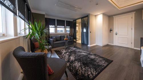 Deluxe Queen Room with Sea View image 5