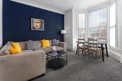 Flatzy - Sleeps 16 Near Football Ground & Ping Pong Table, Liverpool (photo 7)