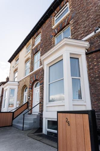 Exterior view, Flatzy - Sleeps 16 Near Football Ground & Ping Pong Table near Neon Jamon