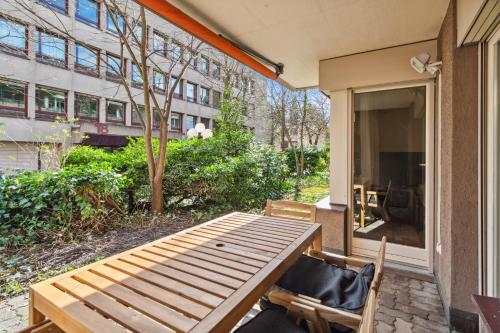 Balcony/terrace, Beautiful Boutique Apartment DRAHTZUG8 near Le Corbusier House