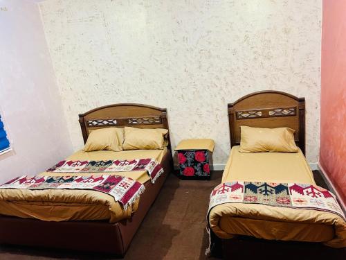 1 queen bed, 1 twin bed
