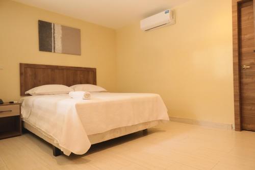 Single Room with Private Bathroom image 10