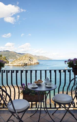 Chambre Double ou Lits Jumeaux de Luxe avec Balcon et Vue sur la Mer