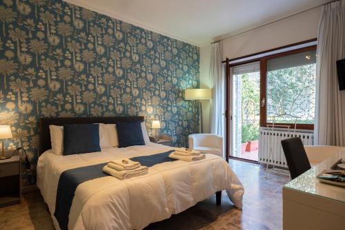 Room 66, Naples
