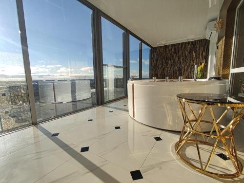 Premium Sky Jacuzzi Apartment