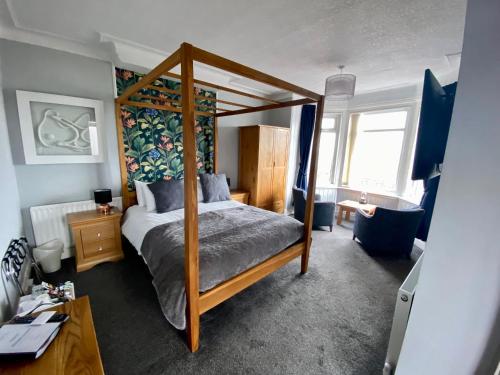 Deluxe Double Room with Four Poster Bed - Sea View