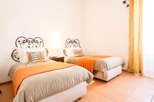2 twin beds