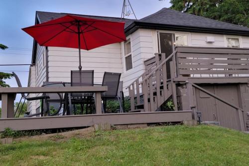 Tranquil Cottage Retreat in Prince Edward County