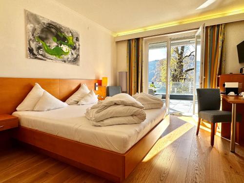 Double Room with Balcony and Lake View