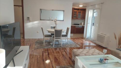 Sweet House - image 2