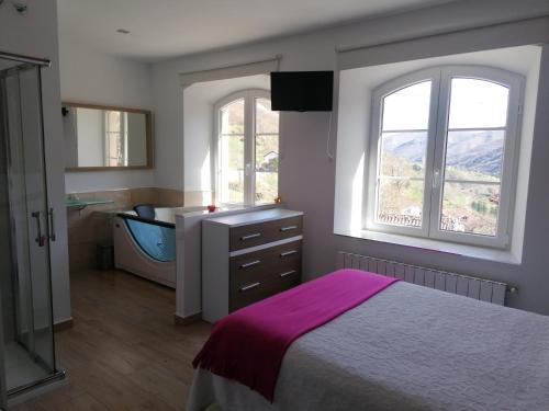 Deluxe Suite with Spa Bath