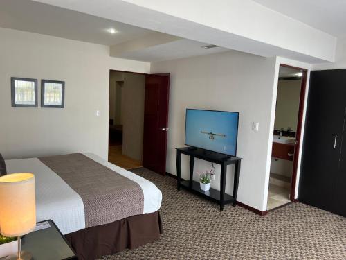 Deluxe One-Bedroom Apartment image 2