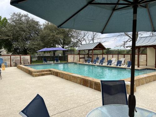 Gruene Cottages - 수영장