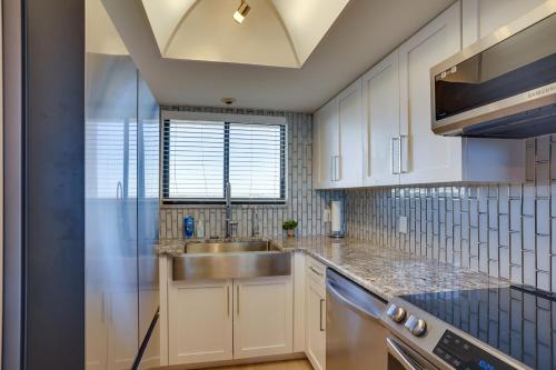 Cozy Condo with Gulf View Bird Watching with Telescope - image 12