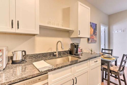 Modern, Newly Renovated, Quaint 1 Bedroom Loft in Front Royal, USA
