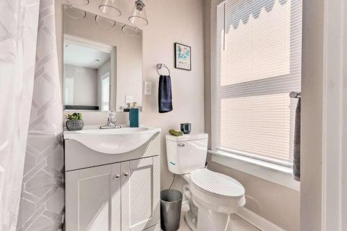 Modern, Newly Renovated, Quaint 1 Bedroom Loft in Front Royal, USA