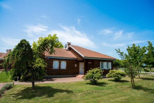 Three-Bedroom Villa (6 Adults)