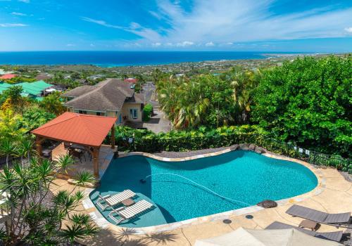 Kailua-Kona Exceptional Oceanview Home - Heated Oasis Pool & Stunning Ocean View