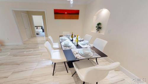 Hollywood Beach Private 4-bed 3-bath Villa Hollywood Beach Private 4-bed 3-bath Villa