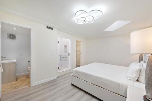 Hollywood Beach Private 4-bed 3-bath Villa Hollywood Beach Private 4-bed 3-bath Villa