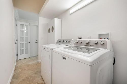 Hollywood Beach Private 4-bed 3-bath Villa Hollywood Beach Private 4-bed 3-bath Villa