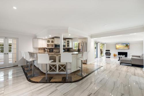 Hollywood Beach Private 4-bed 3-bath Villa Hollywood Beach Private 4-bed 3-bath Villa