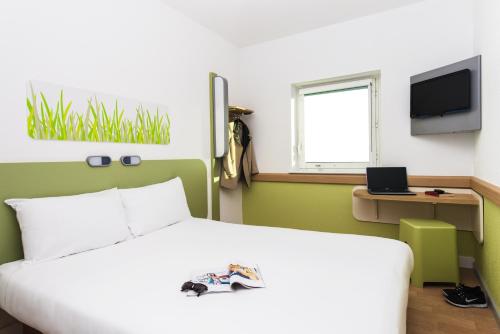 ibis budget Manchester Salford Quays - image 10