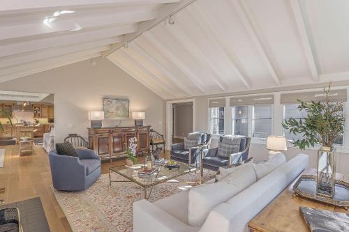3884 Twenty-One Oaks home in Carmel, USA