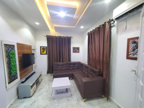 B&B Lagos - Awesome 1-Bed Apartment In Isheri-Egbeda Area With FREE WIFI & 24hrs Power - Bed and Breakfast Lagos