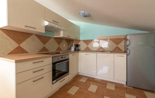 Two-Bedroom Apartment with Balcony image 5