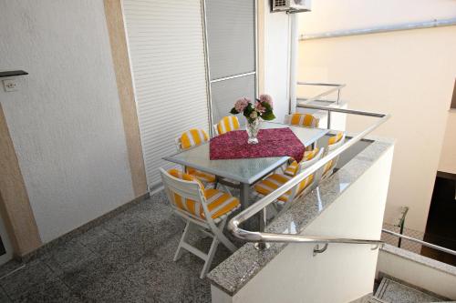 Two-Bedroom Apartment with Balcony image 2