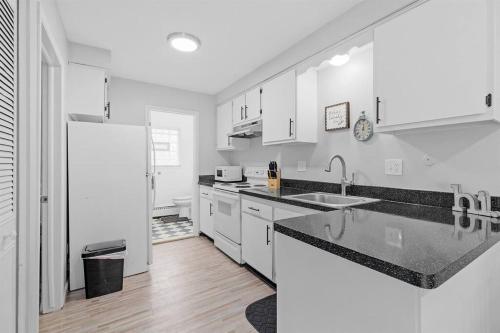Quiet & Cozy End Unit Near Downtown Mount Clemens in Mount Clemens, USA