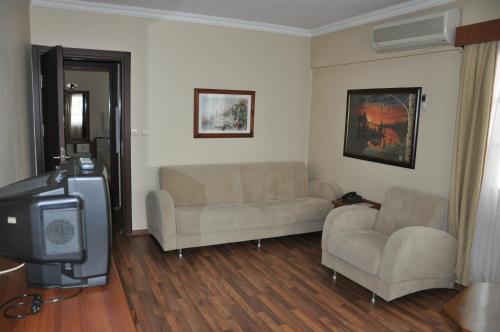 Family Suite (3 Adults)