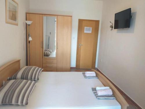 Apartments and rooms with parking space Baska Voda Makarska - 20005 - image 2